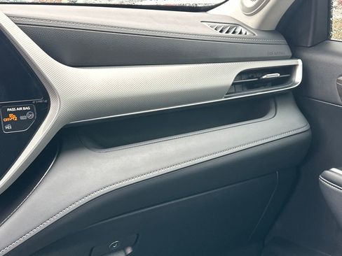 Used 2025 Toyota Highlander Platinum image 24