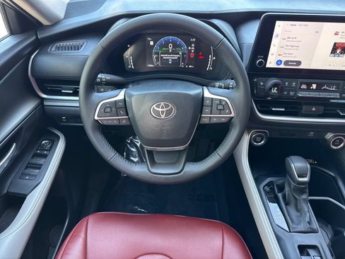 Used 2025 Toyota Grand Highlander AWD image 13
