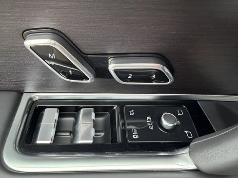 Certified 2023 Land Rover Range Rover SE image 12