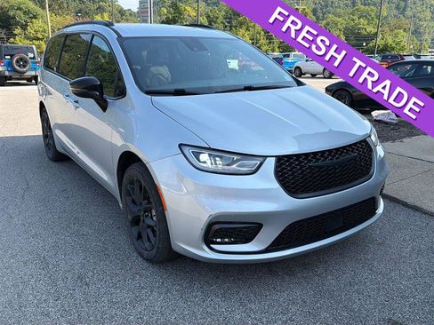 Used 2024 Chrysler Pacifica Touring-L w/ S Appearance Package AWD/4WD image 1