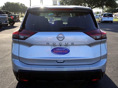 Used 2025 Nissan Rogue SV FWD image 14