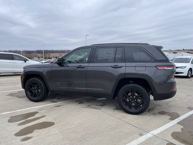 New 2026 Jeep Grand Cherokee Altitude AWD/4WD image 2