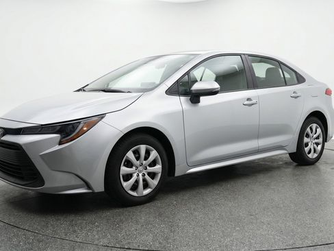 Used 2025 Toyota Corolla LE FWD image 3