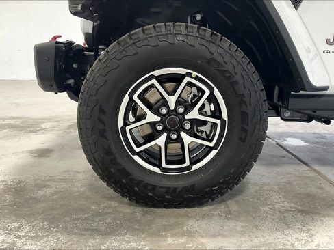 New 2025 Jeep Gladiator Rubicon image 22
