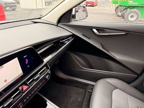 New 2025 Kia Niro EX Touring FWD image 8
