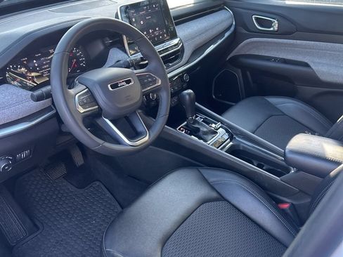 Used 2025 Jeep Compass Latitude w/ Sun & Sound Group AWD/4WD image 8