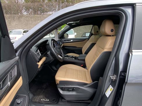 Certified 2025 Volkswagen Atlas Cross Sport SEL AWD/4WD image 12