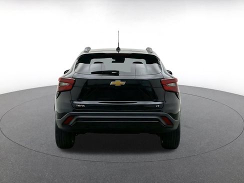 Used 2025 Chevrolet Trax LT FWD image 8