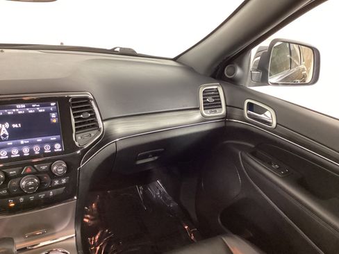 Used 2022 Jeep Grand Cherokee Limited image 15