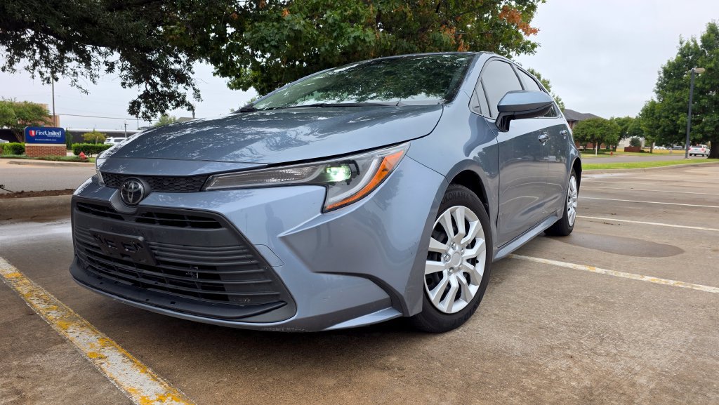 Used 2023 Toyota Corolla LE FWD image 1