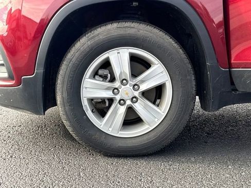 Used 2022 Chevrolet Trax LT w/ LT Convenience Package image 31