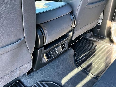 Used 2025 Chevrolet Silverado 2500 LT w/ Convenience Package image 11