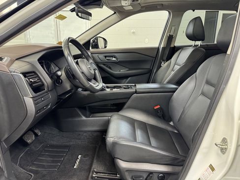 Used 2023 Nissan Rogue SL w/ SL Premium Package image 12