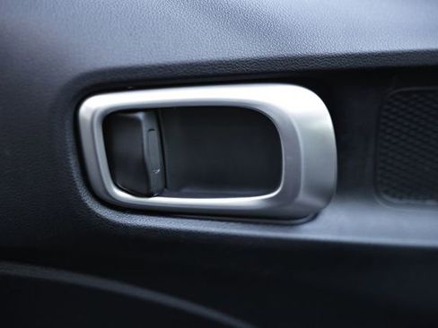 Used 2025 Hyundai Venue SEL FWD image 15