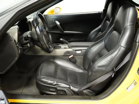 Used 2005 Chevrolet Corvette Convertible w/ Performance Handling Package image 28