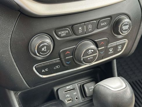 Used 2016 Jeep Cherokee Limited w/ Luxury Group image 28