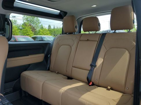 Used 2025 Land Rover Defender 90 S image 32