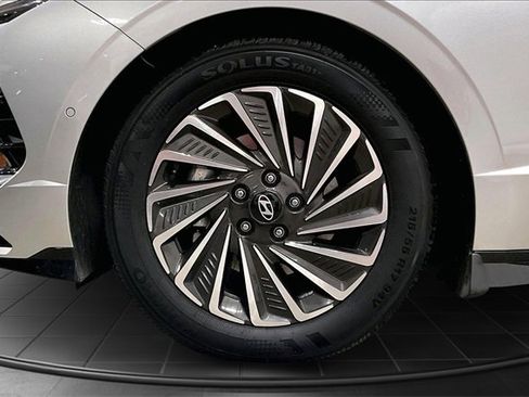 Used 2025 Hyundai Sonata Limited image 9