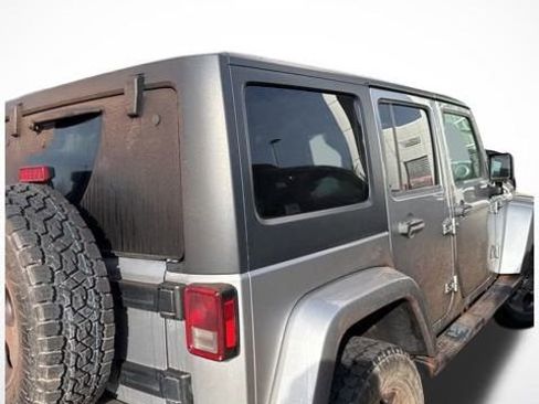 Used 2018 Jeep Wrangler Unlimited Sahara image 6