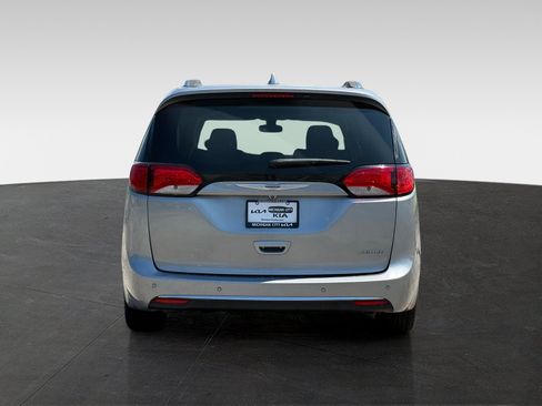 Used 2020 Chrysler Pacifica Limited FWD image 6