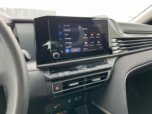 Used 2025 Toyota Camry LE image 21