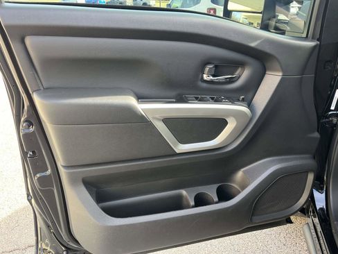 Used 2024 Nissan Titan SV w/ SV Convenience Package image 17