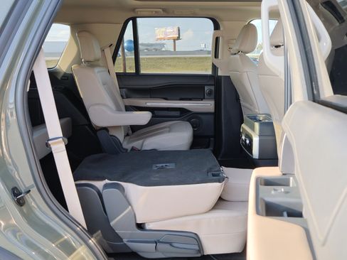 Used 2024 Ford Expedition Limited image 37