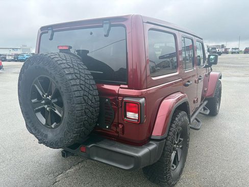 Used 2021 Jeep Wrangler Unlimited Sahara AWD/4WD image 3