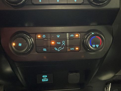 Used 2022 Ford F550 2WD Regular Cab Super Duty w/ XLT Value Package image 17