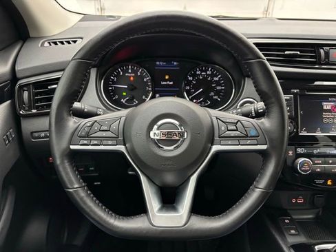 Used 2022 Nissan Rogue Sport SV w/ Technology Package FWD image 18
