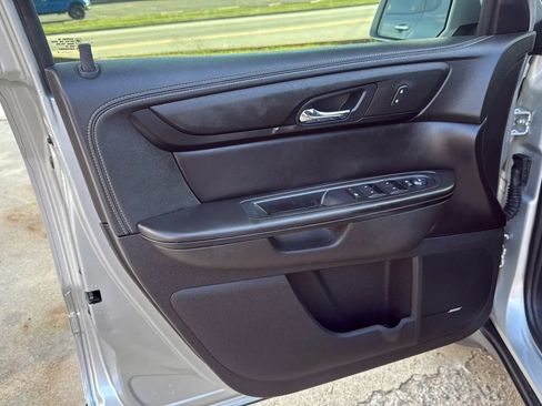 Used 2016 Chevrolet Traverse LT FWD image 11