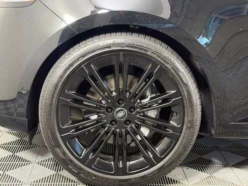 Used 2025 Land Rover Range Rover SE AWD/4WD image 13