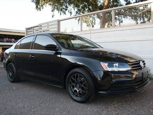 Used 2017 Volkswagen Jetta S image 2