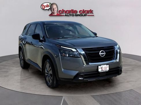 Certified 2025 Nissan Pathfinder S FWD image 7
