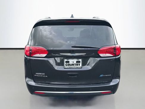 Used 2017 Chrysler Pacifica Platinum FWD image 6
