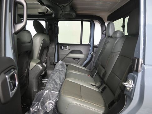 New 2026 Jeep Gladiator Mojave image 17