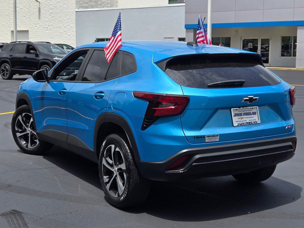 Used 2025 Chevrolet Trax RS FWD image 13