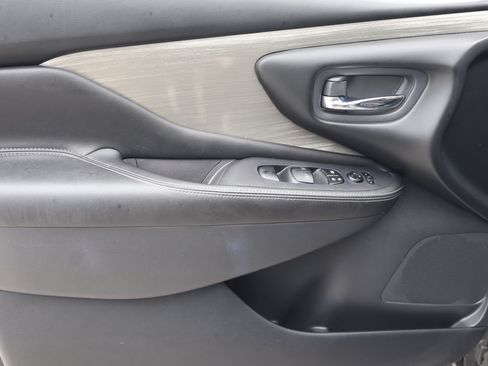 Used 2018 Nissan Murano SV FWD image 14