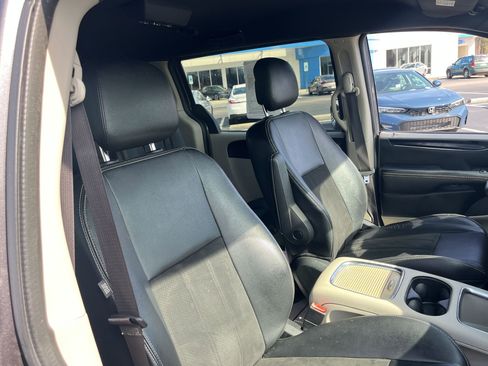 Used 2019 Dodge Grand Caravan SXT image 31