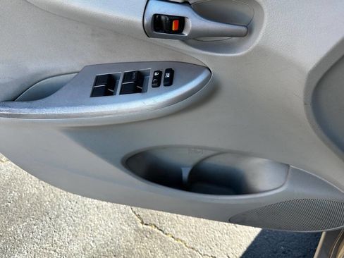 Used 2013 Toyota Corolla image 12