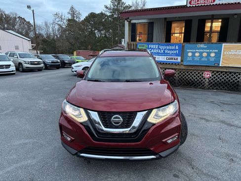 Used 2019 Nissan Rogue SL w/ Premium Package image 2