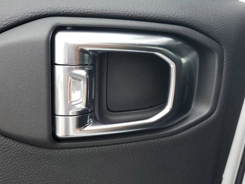 New 2025 Jeep Gladiator Rubicon image 16