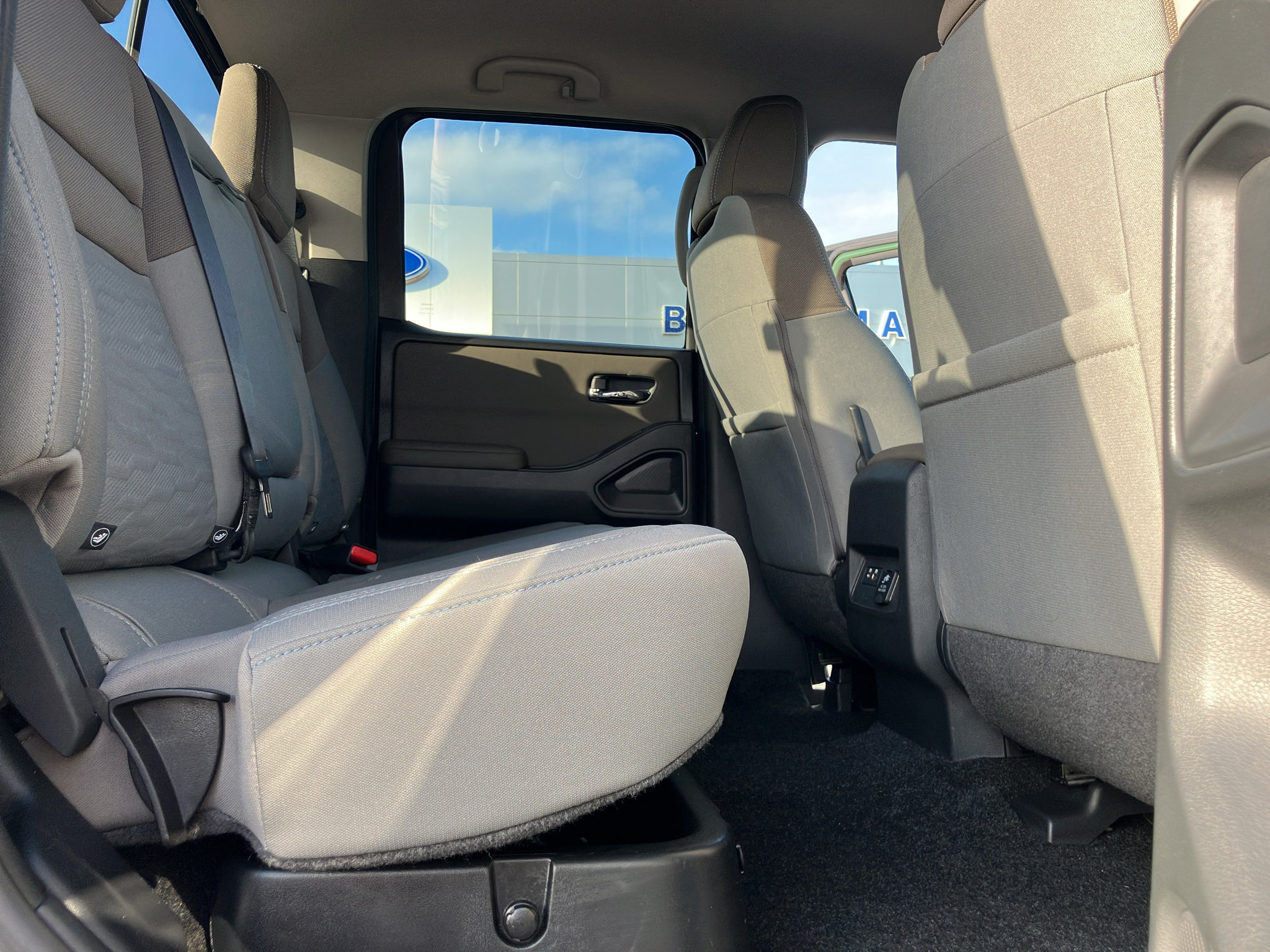 Used 2022 Nissan Frontier SV AWD/4WD image 30