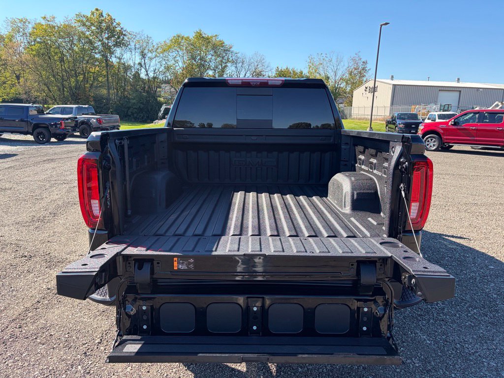Used 2025 GMC Sierra 1500 AT4 w/ Technology Package AWD/4WD image 19