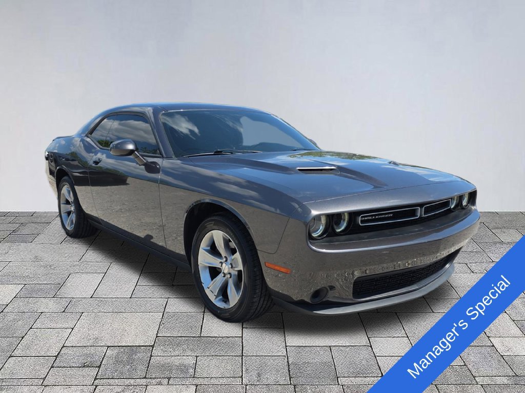 Used 2019 Dodge Challenger SXT RWD image 1