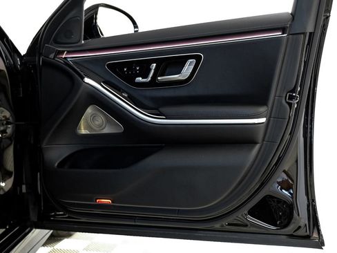Used 2022 Mercedes-Benz S 580 4MATIC Sedan w/ AMG Line Package image 42
