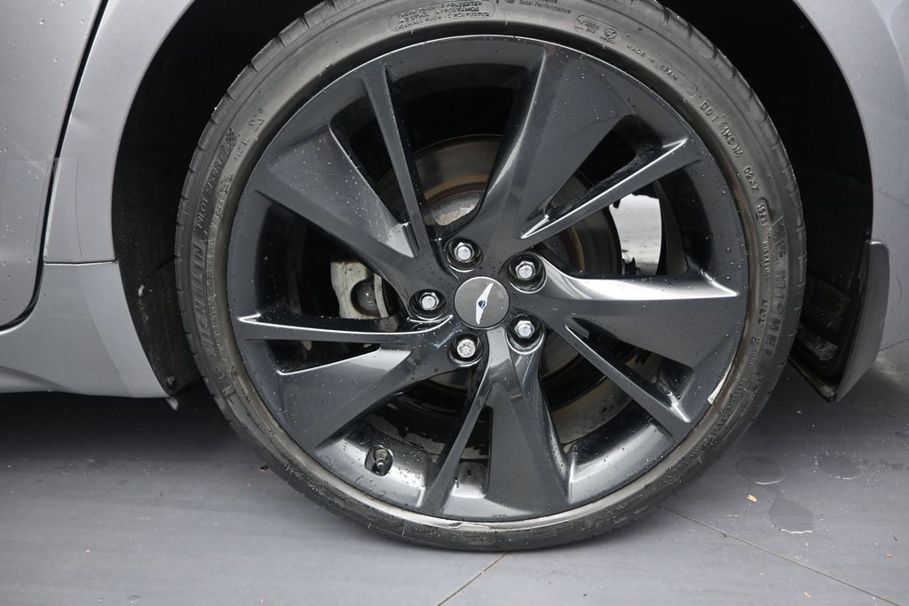 Used 2023 Genesis G70 2.0T w/ Sport Prestige Package RWD image 10