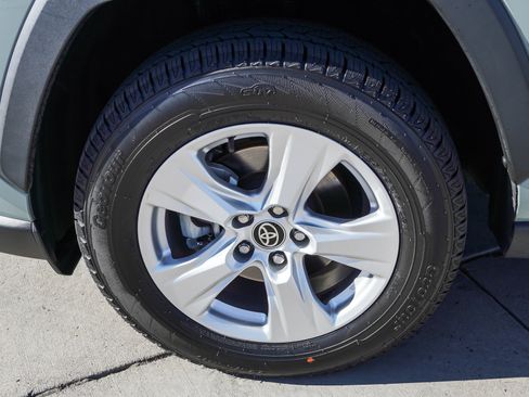 Certified 2021 Toyota RAV4 XLE w/ Convenience Package FWD image 12