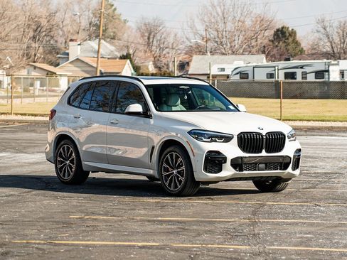 Used 2023 BMW X5 xDrive40i w/ M Sport Package image 3