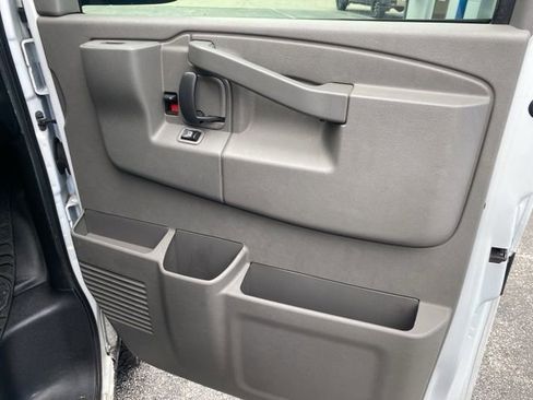 Used 2018 Chevrolet Express 2500 RWD image 38